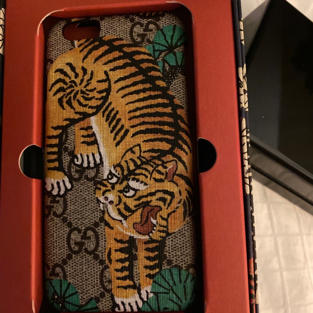 GUCCI I PHONE 6, 7, & 8 PHONE CASE NWT - Picture 2 of 16